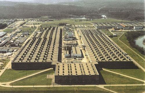 Zakład K-25 w Oak Ridge. Największy obiekt przemysłowy w czasach Drugiej Wojny Światowej.