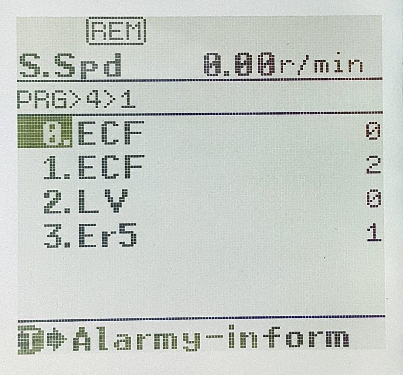 Historia alarmów falownika FRENIC Lift LM2A jest dostępna w menu: 4.Alarmy>1.Historia alarmów (ścieżka: PRG>4>1).