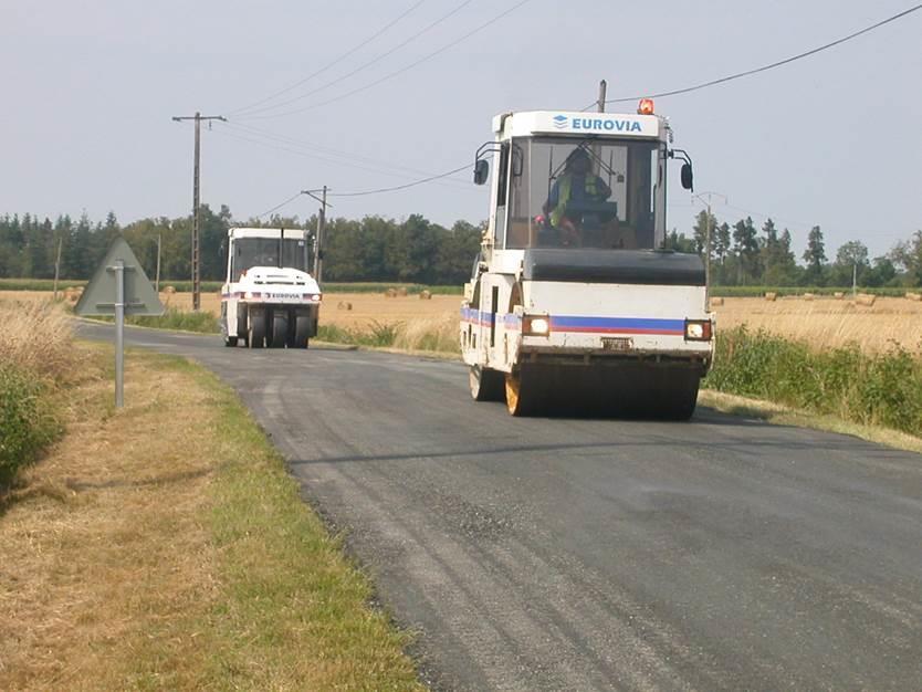 Układanie grave-emulsion Skropienie emulsją podłoża nie jest konieczne, ale