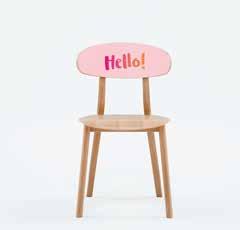 Zastosowanie nadruków możliwe tylko dla krzeseł w wybarwieniu naturalnym. Personalizacja dostępna dla mebli z elementami ze sklejki.