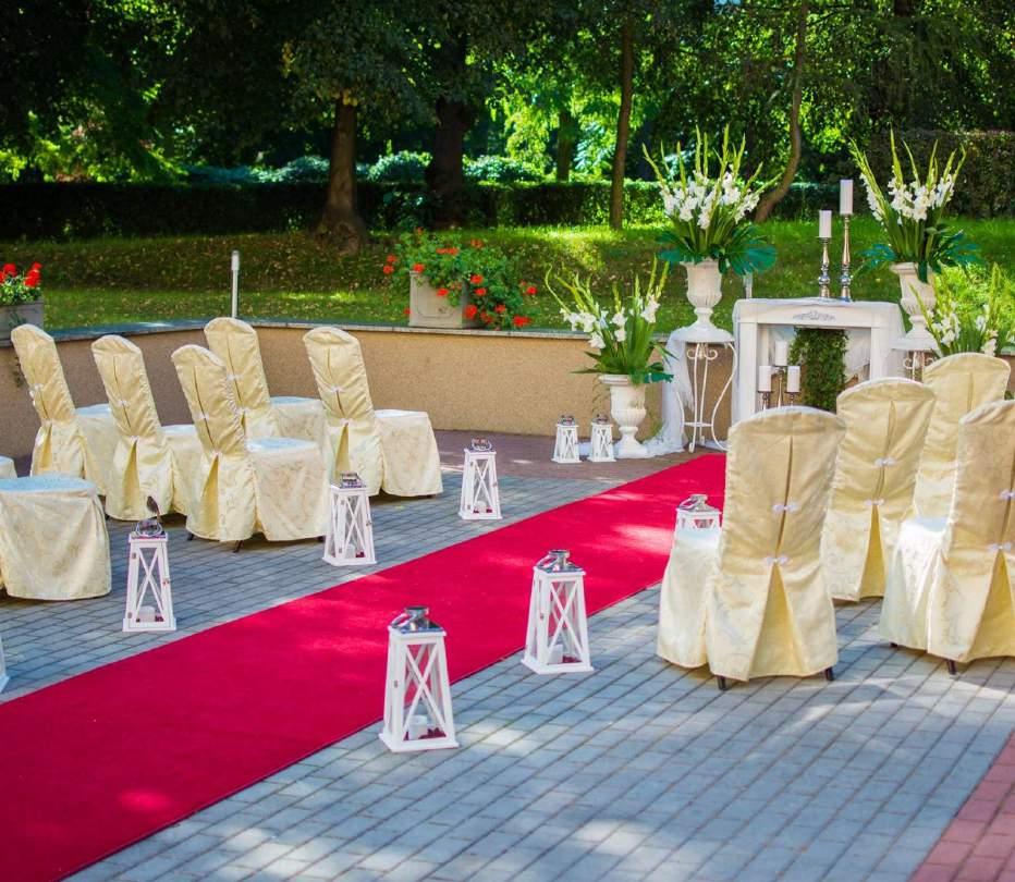 ZAŚLUBINY W PLENERZE Hotelowy taras to doskonałe miejsce do organizacji ceremonii zaślubin.
