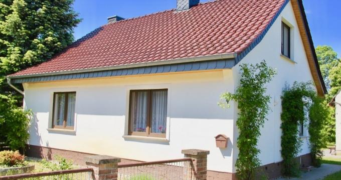 ++ Dom jednorodzinny kolo Ueckermünde Objekt: 5961 Cenniki zabiegów Cena Zakupu 92.000,- Dla komisji Tak (Wewn?trzny) -brokerage po?rednika Nein, zaw. VAT Maklerski Klienta 7,14% des Kaufpreises, zaw.