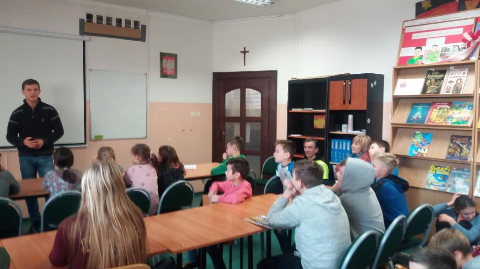 SPOTKANIE Z NAUCZYCIELEM WYCHOWANIA FIZYCZNEGO ROLANDEM GROMADĄ.