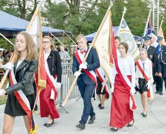 widowisko na gminnych dożynkach uatrakcyjniali rodzimi wykonawcy (chór