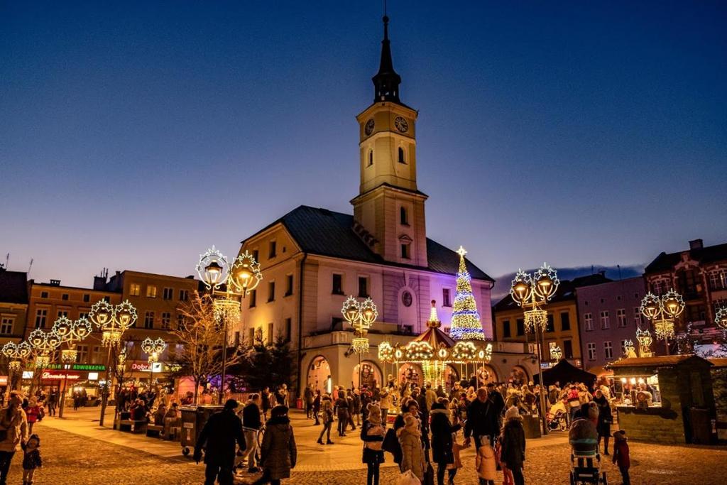 częściach miasta ozdoby w kształcie migających choinek świetlnych zdobią gliwickie ronda, m.in. Księżycowe, generała Andersa, Lecha Kaczyńskiego i prof.