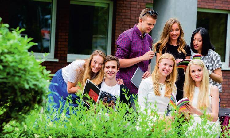 Poziom studiów Tryb studiów Czas trwania studiów Uzyskany tytuł Język wykładowy Specjalności:* INFORMACJE PODSTAWOWE studia drugiego stopnia Cel i specyfika programu stacjonarne i niestacjonarne