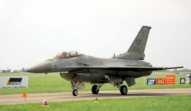 F16C Block 50 w barwach amerykańskich sił powietrznych. Fot. Przemyslaw Idzkiewicz/CC BY-SA 2.