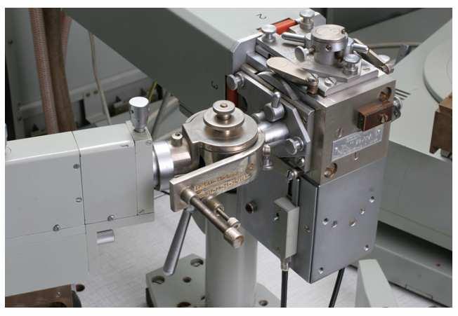 - 50 - Monochromator rystaliczny z płasim ryształem grafitowym (rys.