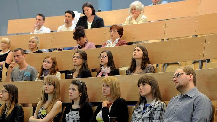 Słuchacze z zapartym tchem słuchali fascynującej dyskusji, którą przeprowadzili między sobą dr hab. Leszek Szenborn, prof. nadzw.