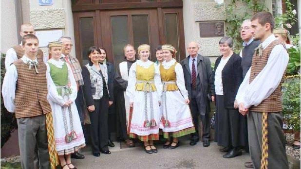 Joseph Ehret - Jakaitis, jo mama Caecilia Ehret-Boos, žmona Ona Jakaitytė Eretienė ir dvi dukros Aldona Lange-Ehret ir Laisvutė Ehret. Į kapines atvykusių tarpe buvo nemažai tokių, kurie prof. J. Ereto karstą, apsuptą lietuviška trispalve, buvo atlydėję 1984 metais.