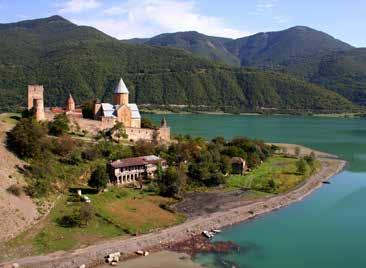 Transfer do hotelu. Zakwaterowanie. Odpoczynek. Śniadanie. Zwiedzanie miasta: świątynia Metechi z XIII w., twierdza Narikala z IV w., Synagoga, katedra Sioni VI-VII w. Zwiedzanie Muzeum Narodowego.