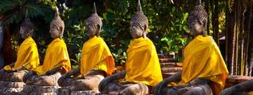 Zwiedzanie Bangkoku: Świątynia Złotego Buddy (Wat Traimit), Rynek Kwiatowy, Świątynia Leżącego Buddy (Wat Pho), Wielki Pałac Królewski ze Świątynią Szmaragdowego Buddy.