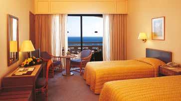 Autobus do centrum Limassol kursuje co 15 minut, koszt: ok. 1,5 EUR. HOTEL: Hotel St. Raphael Resort, posiada 216 pokoi; 2-, 3- i 4-osobowych z widokiem na morze, ogród lub basen.