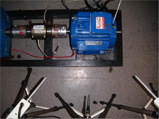 1 Maszyny Elektryczne Zeszyty Problemowe Nr 4/21 (18) na wale można pozyskać informację o aktualnej prędkości obrotowej.