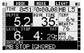 kolejnego niższego jeśli nastąpi pominięcie najgłębszego przystanku bezpieczeństwa o 1,5m/5ft. Na wyświetlaczu pojawia się nowy, aktywny poziom MB.
