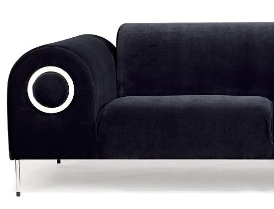 The abstract form of this mobile chaise longue adds expression to every interior.