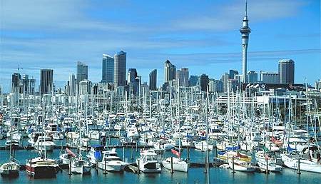Stolicą Nowej Zelandii Wellington stał się w 1865 roku. Ma rozbudowany system przedmieść, na który składa się ponad 60 dzielnic o ogólnej liczbie 192 800 mieszkańców.