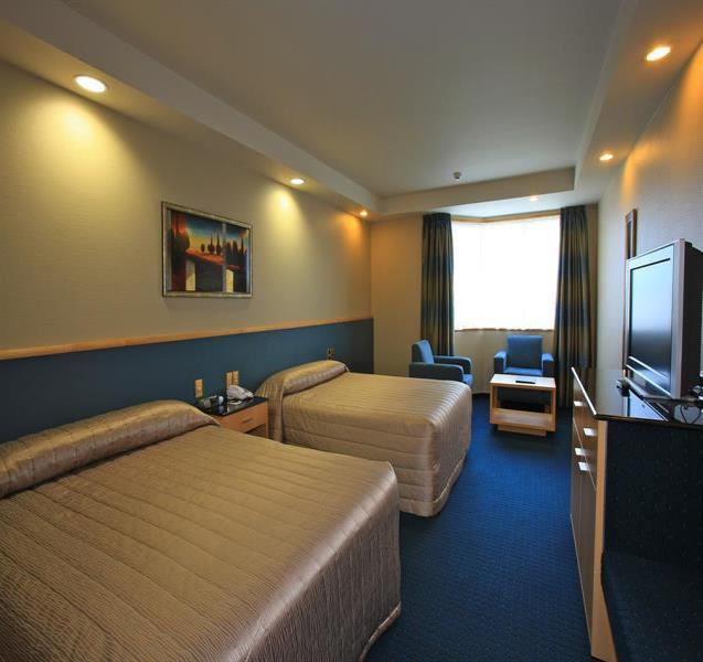 Hotel oddalony jest o czternaście minut spacerem od Parku Narodowego Fiordland. Jest to 4-minut jazdy od autostrady Te Anau-Milford.