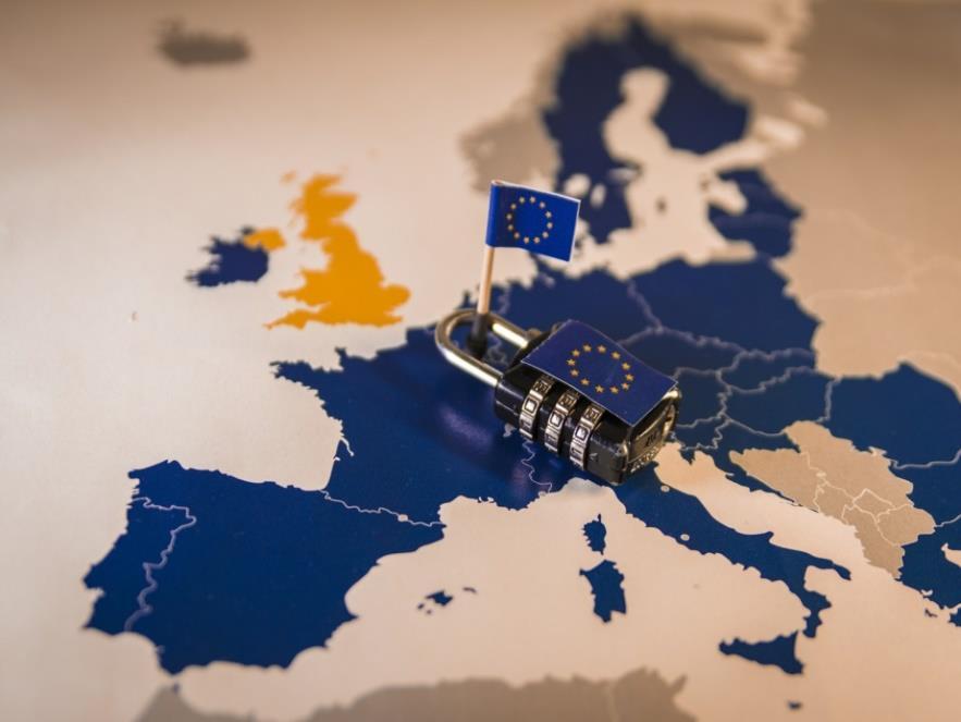 Prawne uregulowania przetwarzania danych osobowych pracowników RODO jest aktem powszechnie obowiązującym wszystkie kraje członkowskie UE RODO nie musi być implementowane (wdrażane) ustawą do