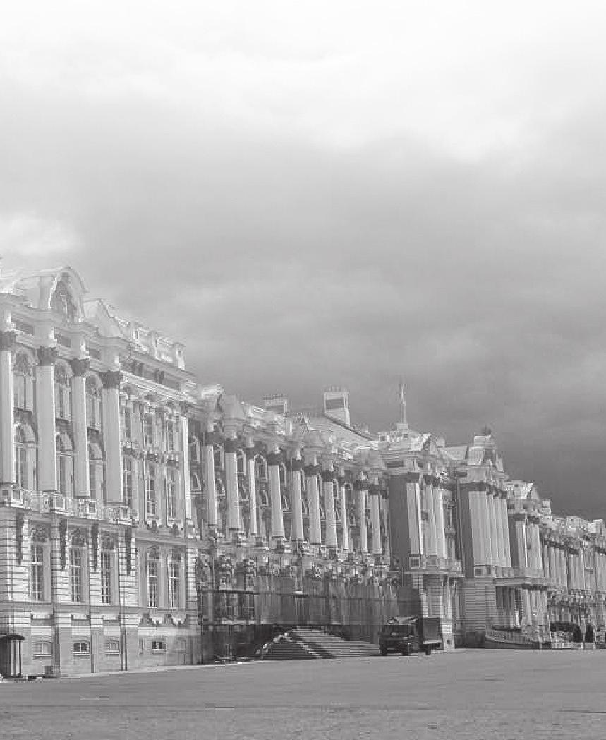 Petersburg Pałac Zimowy z jednym z największych muzeów świata Ermitażem; krążownik Aurora (z zewnątrz) symbol rewolucji październikowej, Plac św. Izaaka, Sobór św.