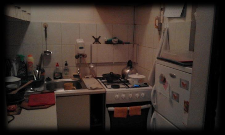 KR1P/00355393/9. Lokal o powierzchni 26,10 m² składa się z 1 pokoju, ciemnej kuchni oraz łazienki z wc. Lokal usytuowany jest na I kondygnacji budynku.