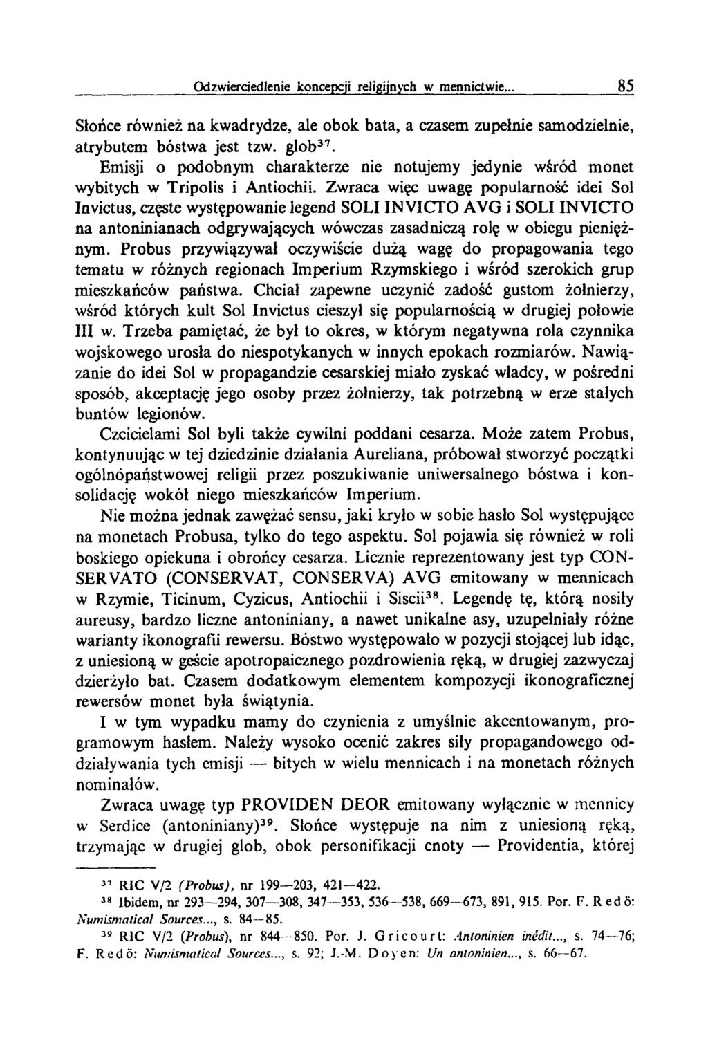Słońce również na kwadrydze, ale obok bata, a czasem zupełnie samodzielnie, atrybutem bóstwa jest tzw. glob37.