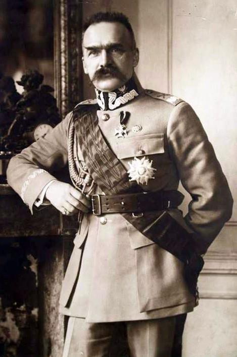Józef Piłsudski Józef Piłsudski - polski działacz społeczny i niepodległościowy, żołnierz, polityk, mąż stanu.