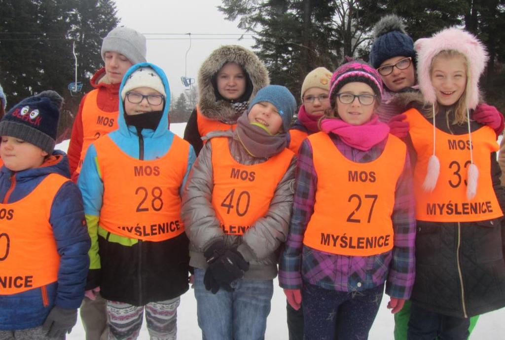 ograniczeń brały udział we wszystkich konkurencjach. Panowała fantastyczna, harcerska atmosfera. Doping słyszeli chyba wszyscy mieszkańcy Myślenic.