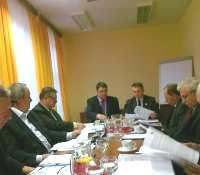 Komisja podczas wspólnych posiedzeń i indywidualnych spotkań polskiej i słowackiej części Komisji: przeprowadziła analizę zagrożeń i korzyści oraz porównała wartość