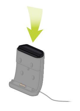 Aby ładować urządzenie poza samochodem, użyj kabla USB lub opcjonalnej ładowarki TomTom dla urządzenia BRIDGE.
