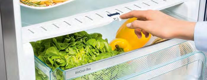 Znajdująca się w komorze chłodziarki szuflada BioCool-Box, umożliwia regulację poziomu wilgotności, dzięki czemu żywność zachowuje świeżość na dłużej.