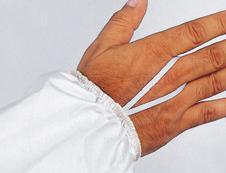 na środkowy palec zapobiega podwijaniu się rękawów zamek z samoprzylepną osłoną dla optymalnej ochrony właściwości antystatyczne ochrona przed czynnikami chorobotwórczymi Komfort: przyjazna dla skóry