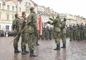 Wojewódzki Sztab Wojskowy w Krakowie 30-901 Kraków ul. Lucjana Rydla 19 tel. (+48-12) 261 134 426 fax (+48-12) 261 134 008 wszwkrakow.ot@ron.mil.