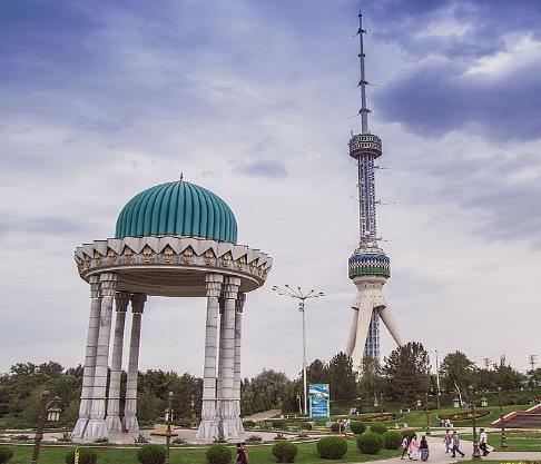 TASZKIENT Taszkient, - stolica Uzbekistanu, położona nad rzeką Chirchiq, na przedgórzu Tienszanu, na wysokości 459 m 
