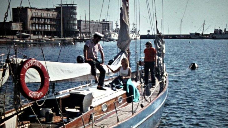 Na cały sezon żeglarski w roku 1972 załatwiłem czarter jachtu Przygoda, dwumasztowy kecz, 80 m kwadratowych żagla, kadłub stalowy bez silnika,