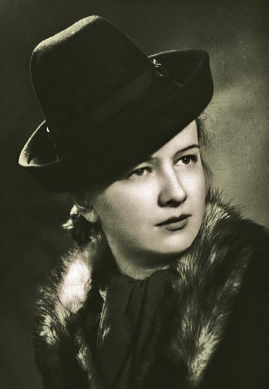 Fot. AIPN Sekretarka Stanisława Sojczyńskiego Warszyca, Halina Pikulska Ewunia, lata trzydzieste czterdzieste XX w. odbył się w dniach 9 14 grudnia 1946 r.
