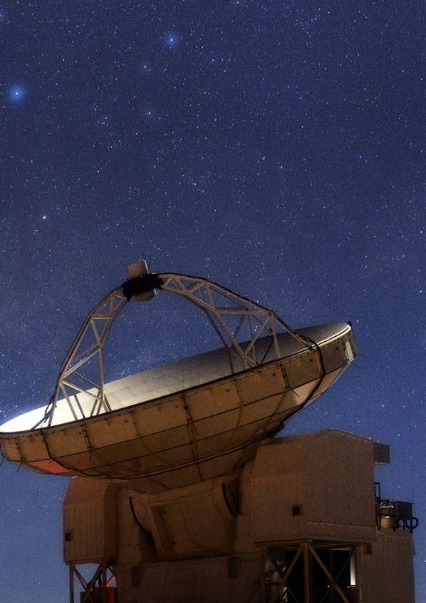 APEX Astronomowie mają na Chajnantor jeszcze inne, komplementarne urządzenie pracujące na falach milimetrowych i submilimetrowych: Atacama Pathfinder Experiment (APEX).