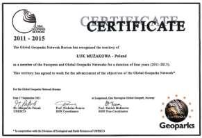 certyfikat przynależności do Sieci Geoparków Europejskich (EGN) oraz został włączony do Sieci Geoparków Światowych (GGN), jako 78