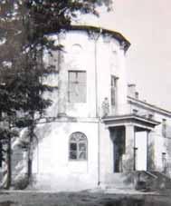 Widok od strony Góry Puławskiej na Puławy Rycina J. Chandelier krajobrazu. Orłowski mieszkał tam do upadku powstania listopadowego. Pałac ten przetrwał do 1939 r.