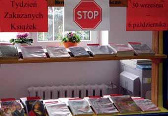 Akcja biblioteki w Kazimierzu Dolnym jemniczości miała za zadanie zachęcić czytelników do sięgania po te publikacje. Ponad 230 polskich bibliotek zorganizowało w tym roku Tydzień Zakazanych Książek.