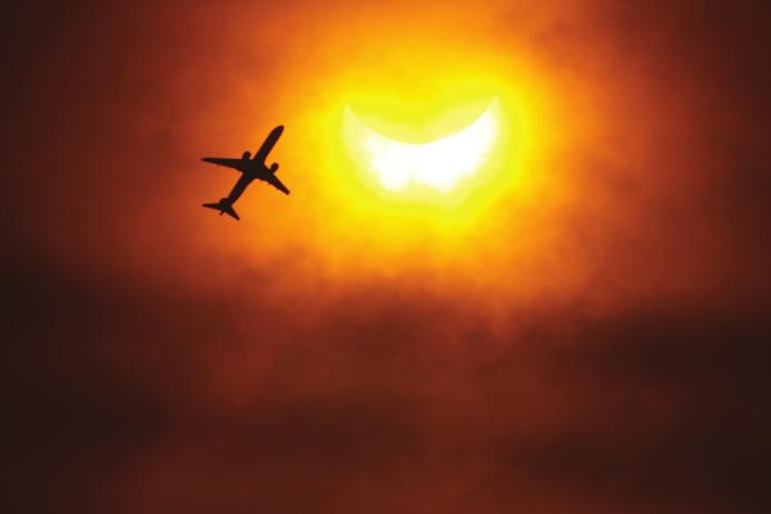 Rys. 16. Częściowe zaćmienie Słońca 22 lipca 2009 roku 22 lipca 2009 roku odbyło się całkowite zaćmienie Słońca obserwowane w Azji.