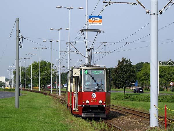 Adrian Giza Linia ta została uruchomiona 11 listopada 1934 roku i kursowała na trasie Plac Bankowy (Rapackiego) Dworzec Toruń Przedmieście (Główny). Trasa biegła nowym torowiskiem przez most drogowy.