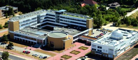O WYDZIALE Wydział Nauk Geograﬁcznych i Geologicznych UAM funkcjonuje samodzielnie od 1984 r. Obecnie wszystkie jednostki Wydziału znajdują się na Kampusie Morasko.