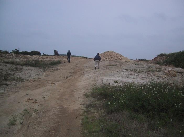 年 5 月見事なまでの野積 2005 年 4 月廃車がこっそり解体され