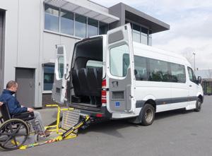 Winda pasażerska do furgonów osobowych, małych i średnich autobusów oraz ambulansów DH-CH001.03 300 kg Platforma windy DH-CH001.