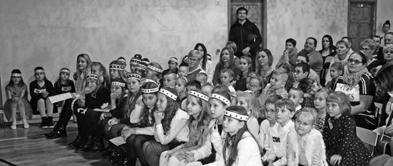 Wszystkich zgromadzonych przywitał proboszcz parafii Modrze Romuald Turbański oraz burmistrz gminy Stęszew Włodzimierz Pinczak. Zaprosili oni do wysłuchania kolęd w wykonaniu młodych artystów.