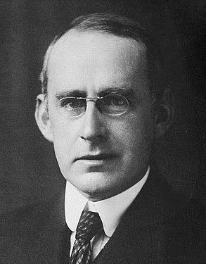 37 Fot. 3. Arthur Stanley Eddington (1882 1944) (źródło: https://pl.wikipedia.