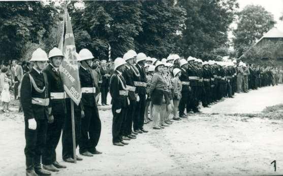 Historia Grabowca, zdjęcia z roku: 1973, 50-lecie OSP w Grabowcu 5 Zdjęcie 7 Rok 1973, 24 czerwca. Uroczystość 50 lecia Ochotniczej Straży Pożarnej w Grabowcu.