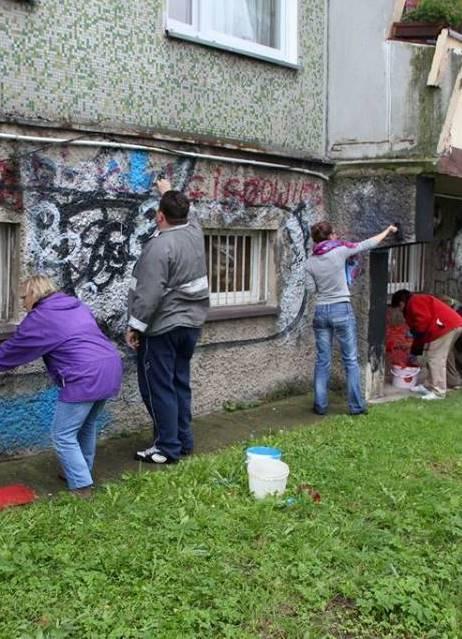 Odbyło się 9 spotkań, w których w każdym udział wzięło średnio 11 osób. Adamki na półmetku c) Mural na os.