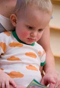 Leczenie Wiele dzieci, mimo że ma gorączkę, może zupełnie dobrze ją znosić. W takim przypadku nie należy podawać leków przeciwgorączkowych.